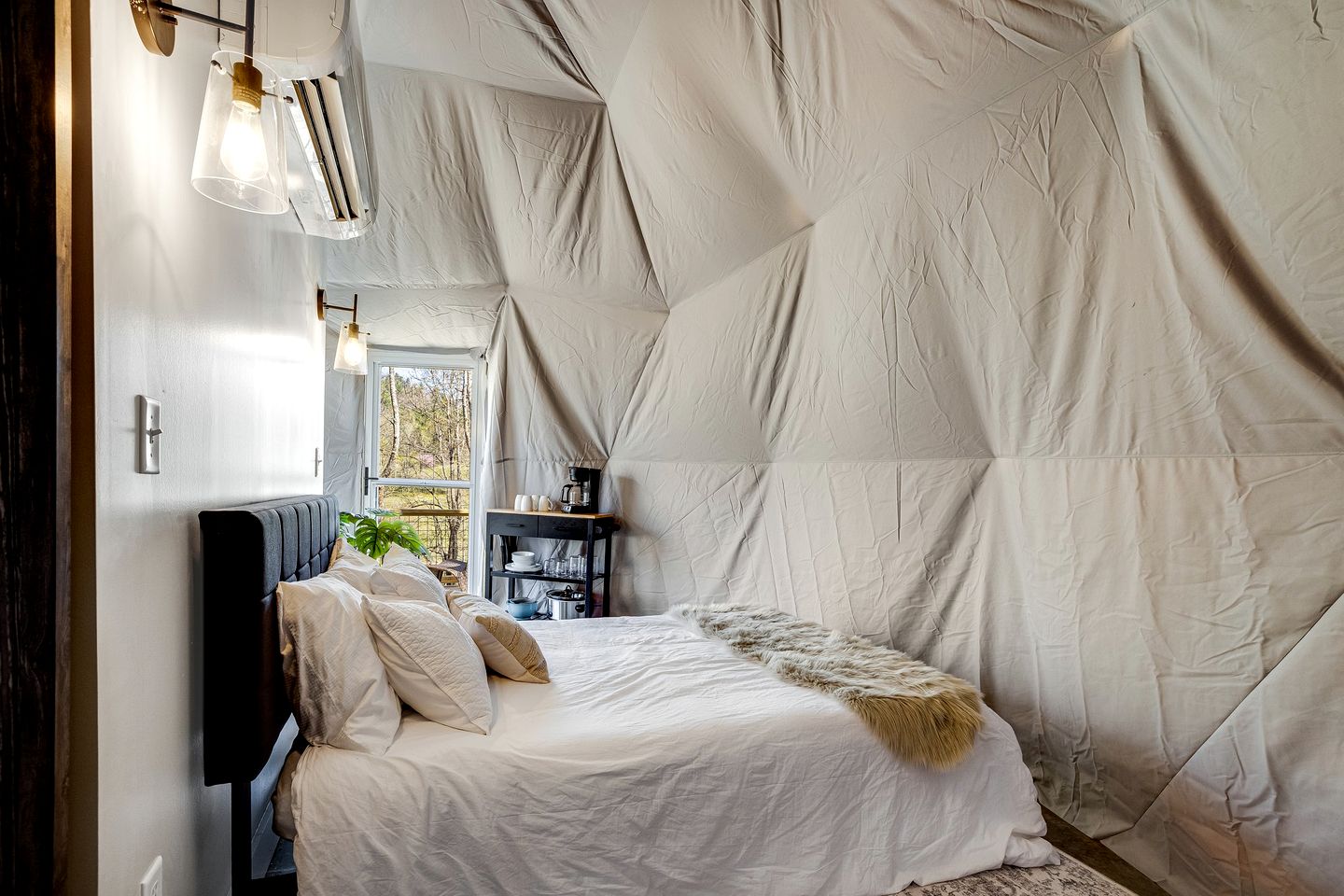 Relaxing Dome in the Heart of the Blue Ridge Mountains for an Unforgettable Glamping Experience in Rosman, North Carolina