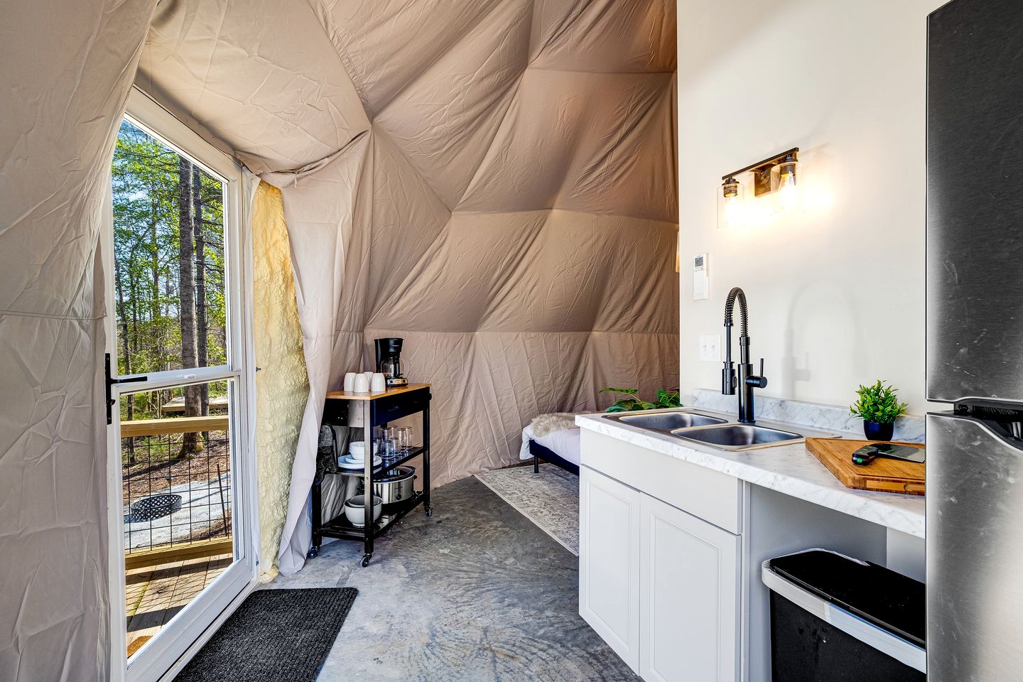 Relaxing Dome in the Heart of the Blue Ridge Mountains for an Unforgettable Glamping Experience in Rosman, North Carolina