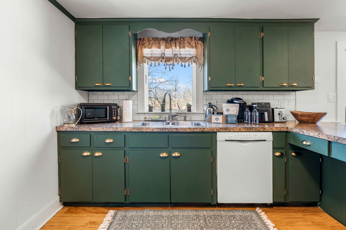 Relaxing Family Getaway with Hot Tub, Garden & BBQ in Falmouth, Massachusetts