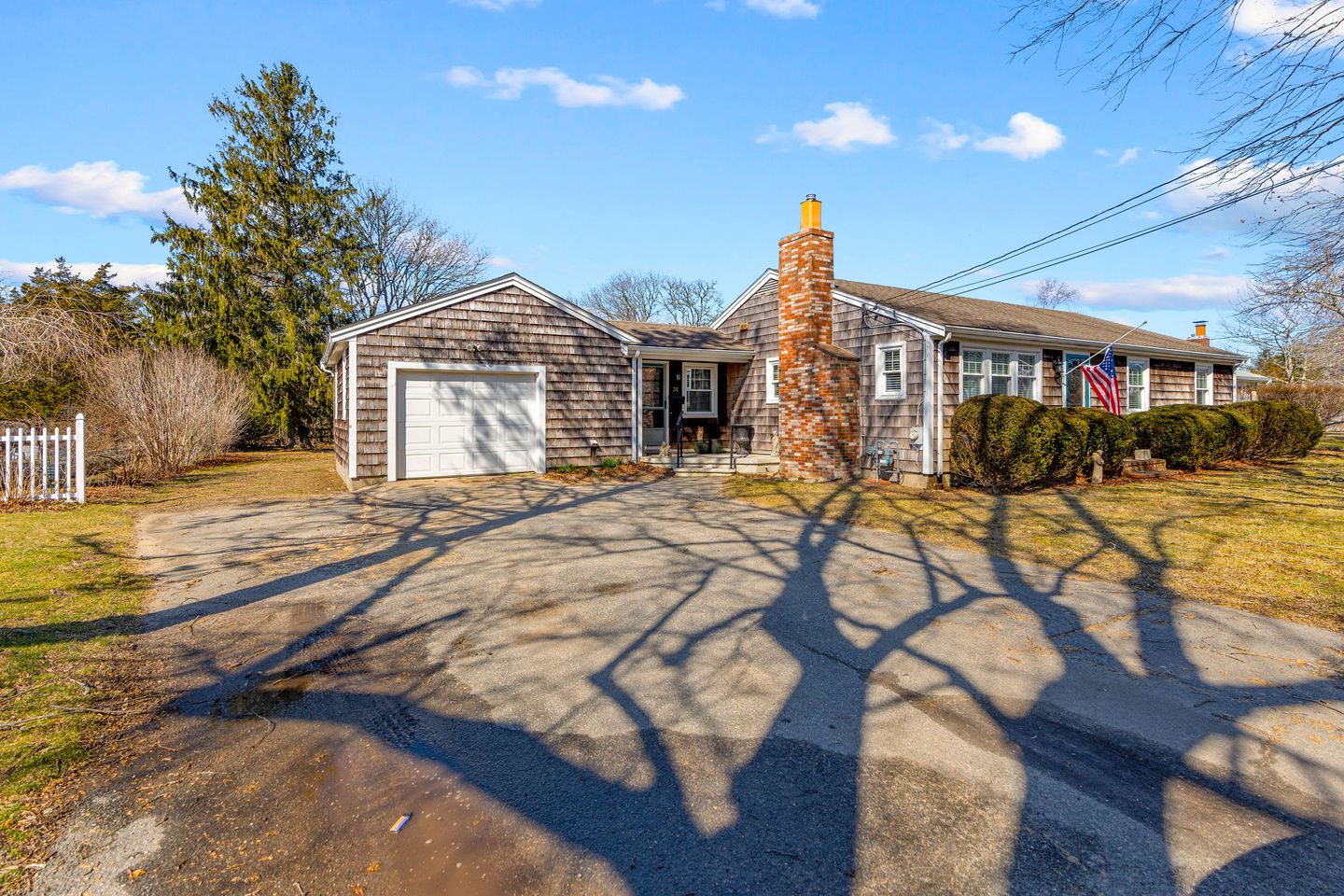 Relaxing Family Getaway with Hot Tub, Garden & BBQ in Falmouth, Massachusetts