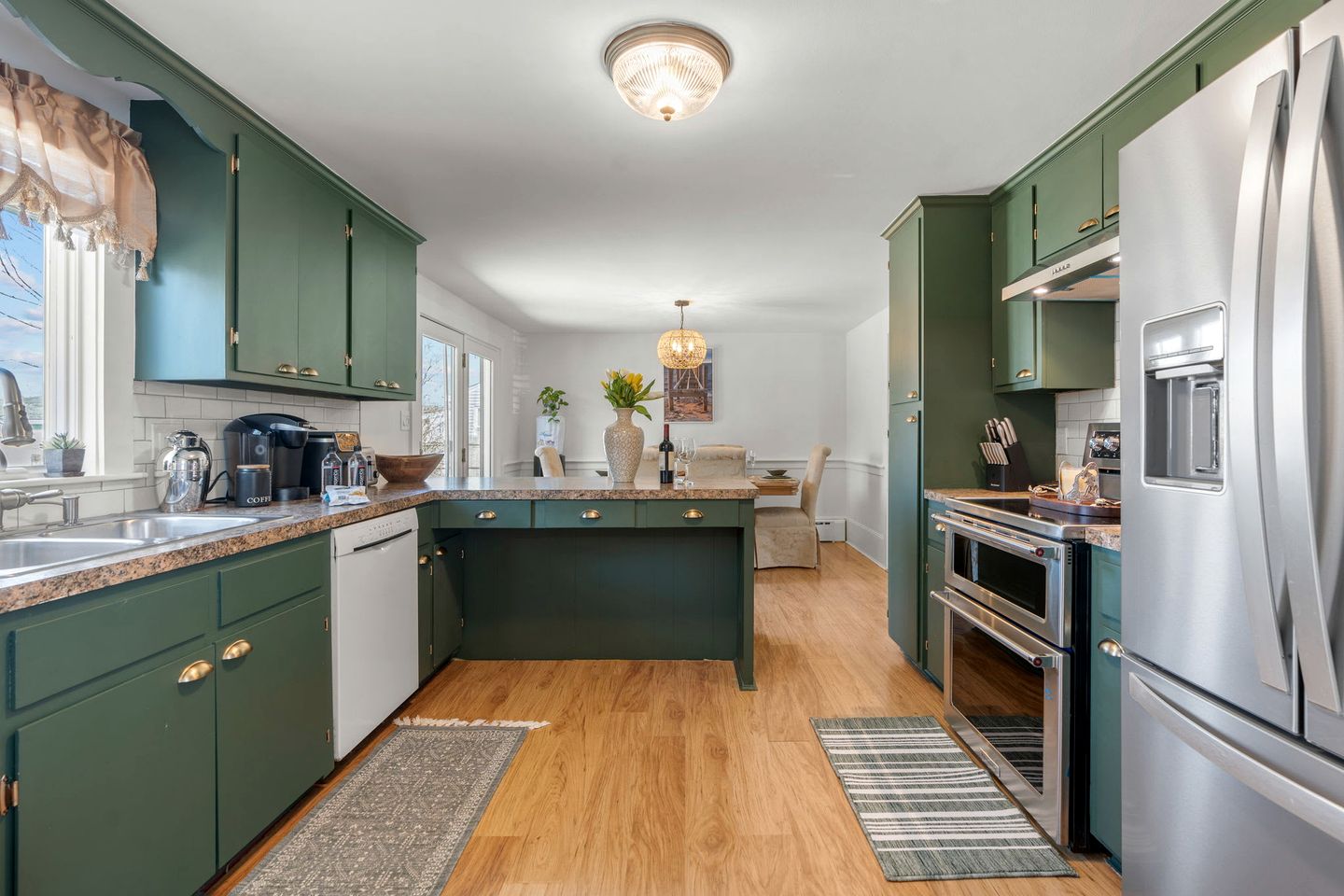 Relaxing Family Getaway with Hot Tub, Garden & BBQ in Falmouth, Massachusetts