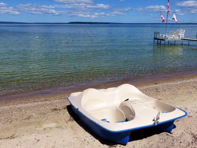 Vacation Rentals (Indian River, Michigan, United States)