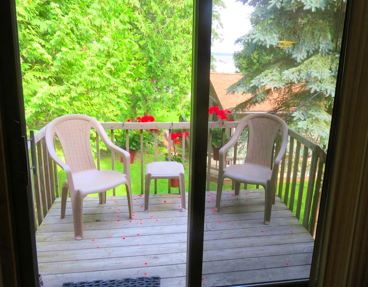 Secluded and Romantic Getaway for Two on Burt Lake, Michigan