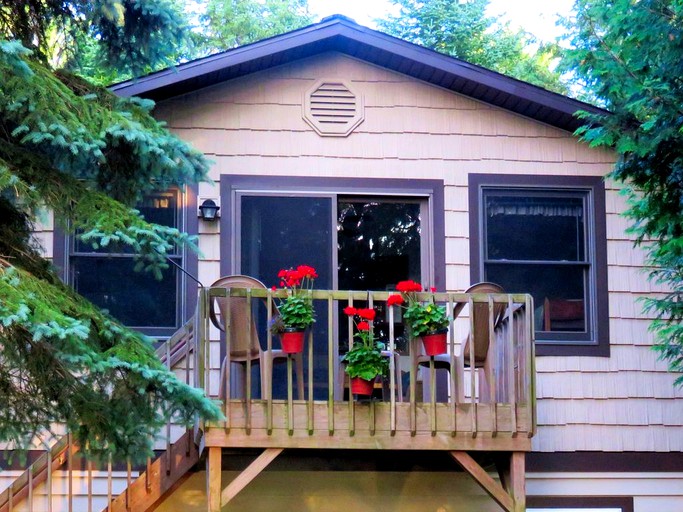 Vacation Rentals (Indian River, Michigan, United States)