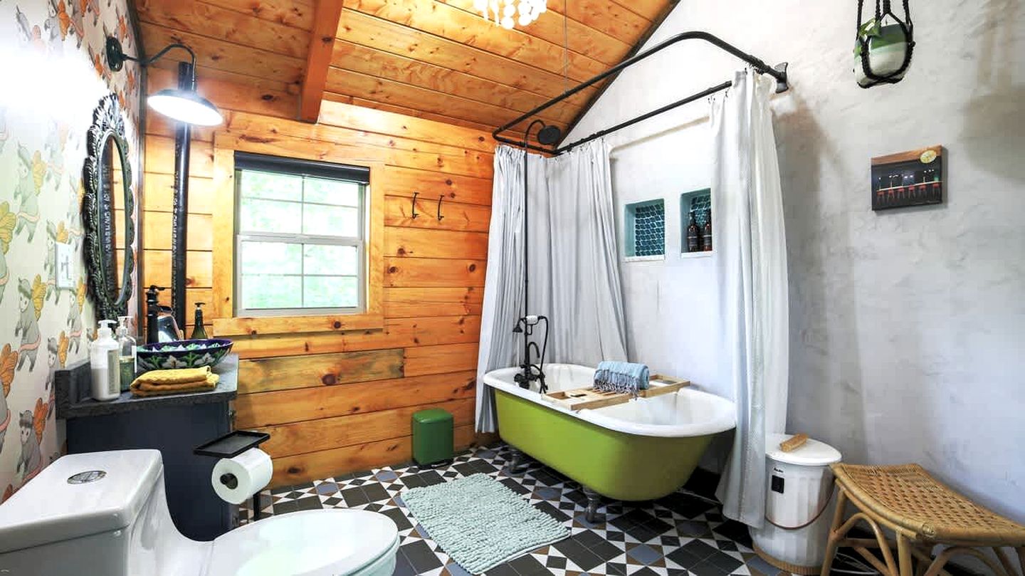 Relaxing Getaways to Chattanooga, Tennessee, in this Colorful Pet-Friendly Cabin