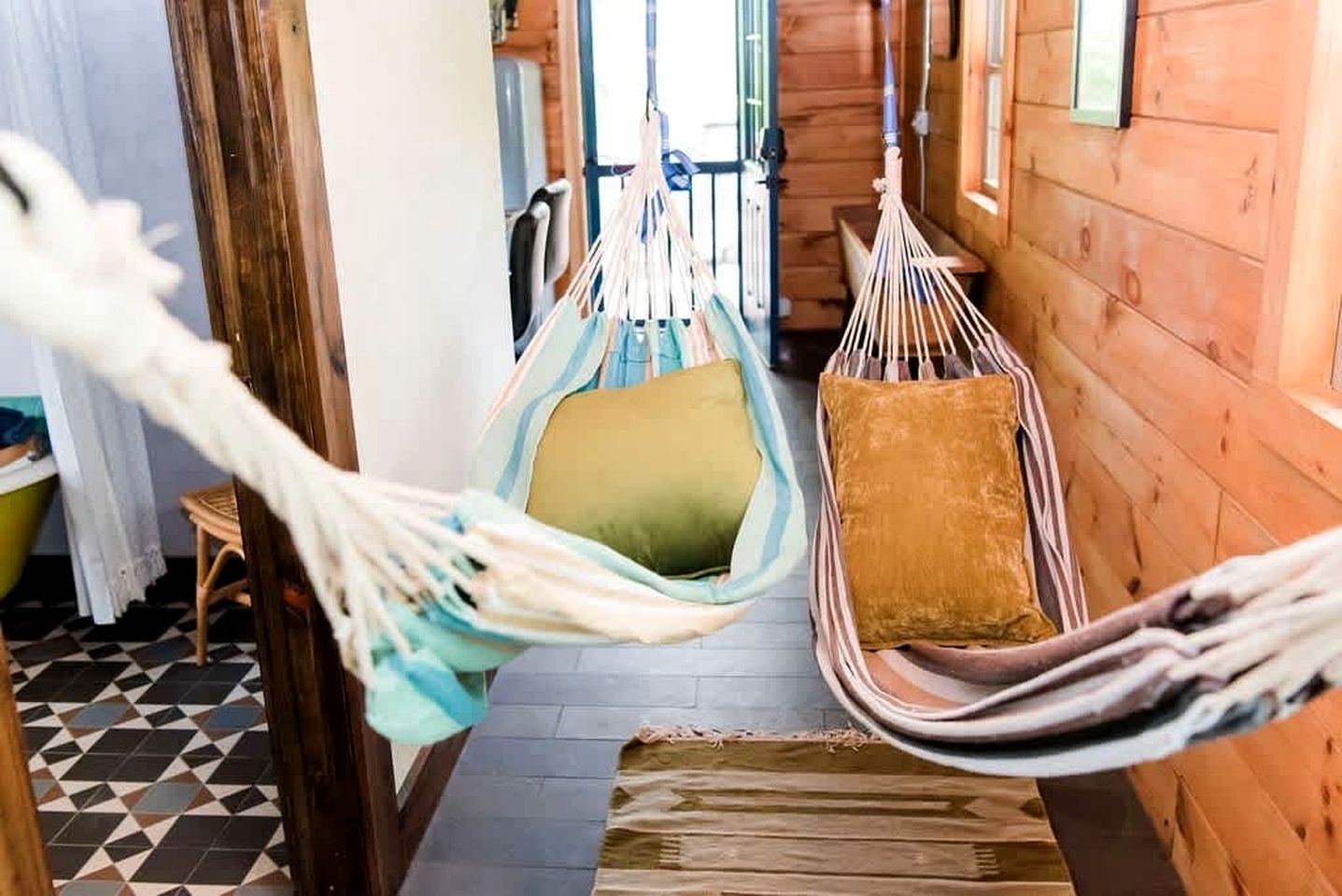Relaxing Getaways to Chattanooga, Tennessee, in this Colorful Pet-Friendly Cabin