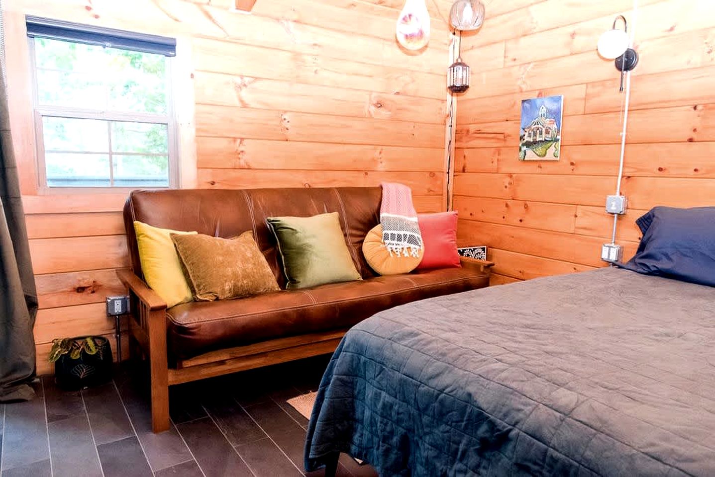 Relaxing Getaways to Chattanooga, Tennessee, in this Colorful Pet-Friendly Cabin
