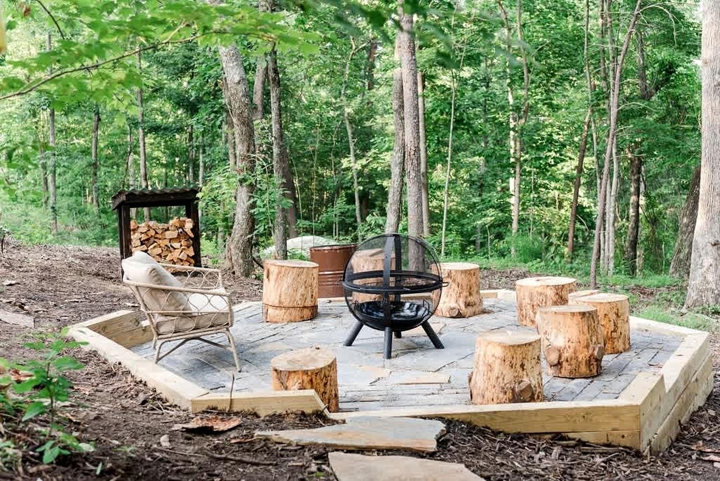 Relaxing Getaways to Chattanooga, Tennessee, in this Colorful Pet-Friendly Cabin