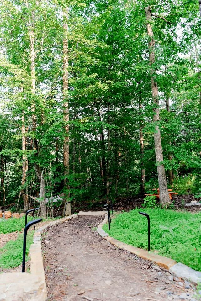 Relaxing Getaways to Chattanooga, Tennessee, in this Colorful Pet-Friendly Cabin