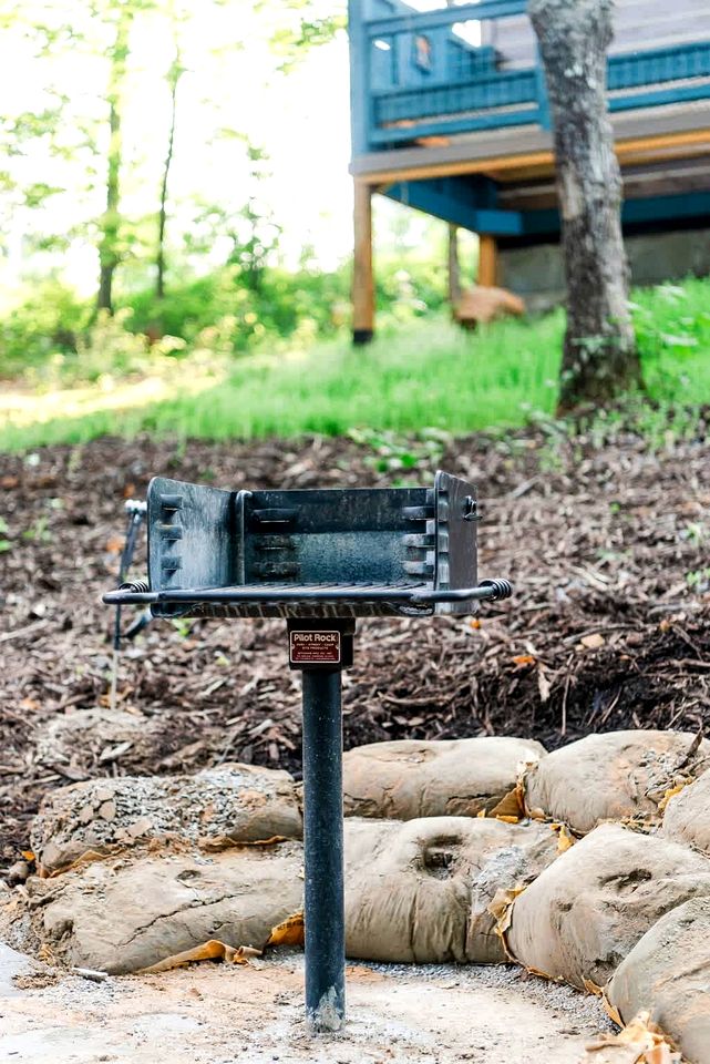 Relaxing Getaways to Chattanooga, Tennessee, in this Colorful Pet-Friendly Cabin