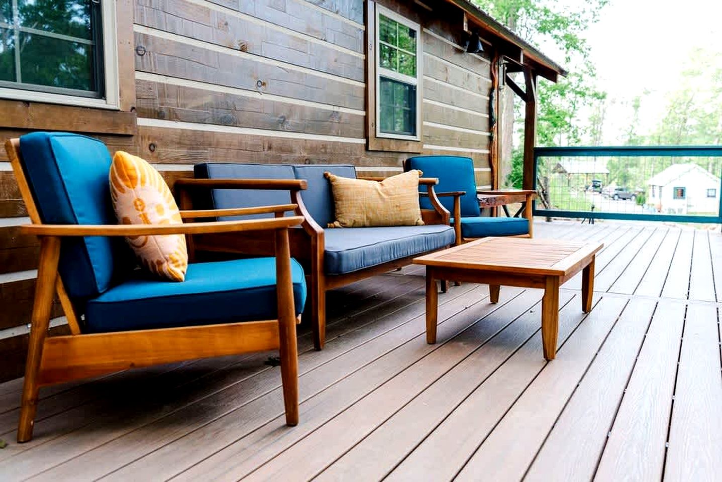 Relaxing Getaways to Chattanooga, Tennessee, in this Colorful Pet-Friendly Cabin