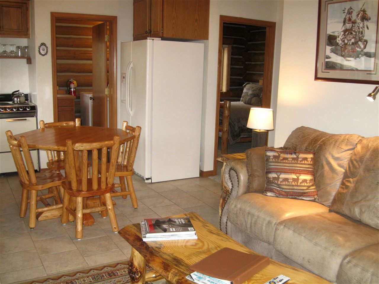 Relaxing Glamping Vacation: Fantastic Log Cabin with a Hot Tub in Darby, MT