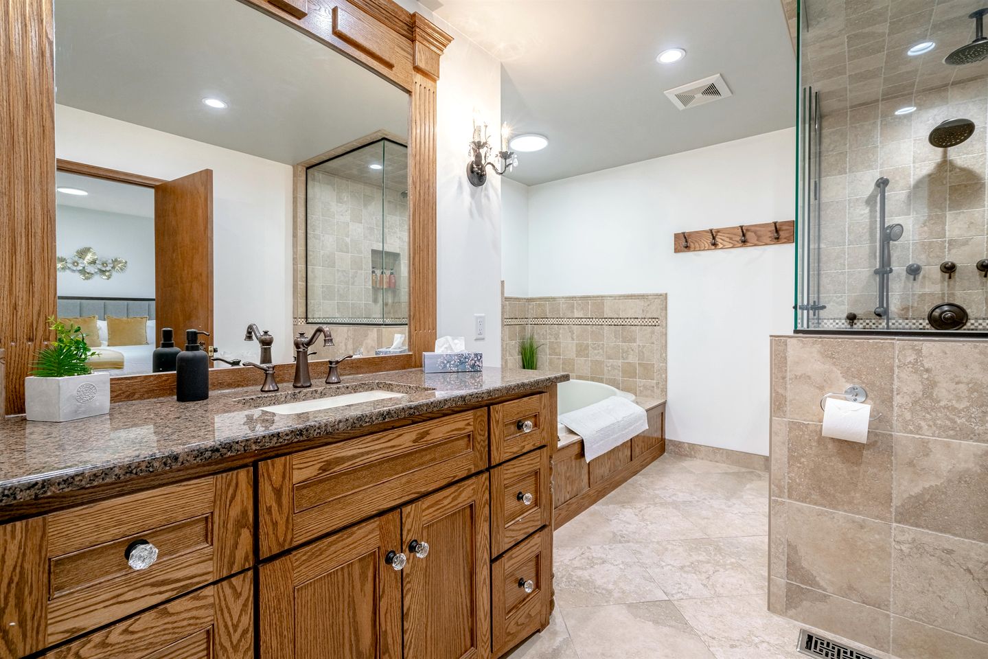 Relaxing Luxury Stay with Spa Bath, Pool Loungers & Outdoor Fire Pit in Ontario, Canada