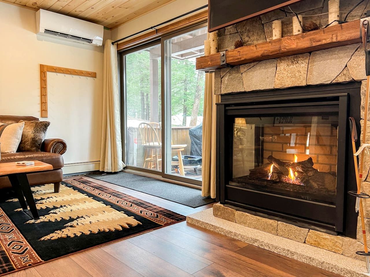 Relaxing Mountainside Cabin with Picnic Space in New Hampshire