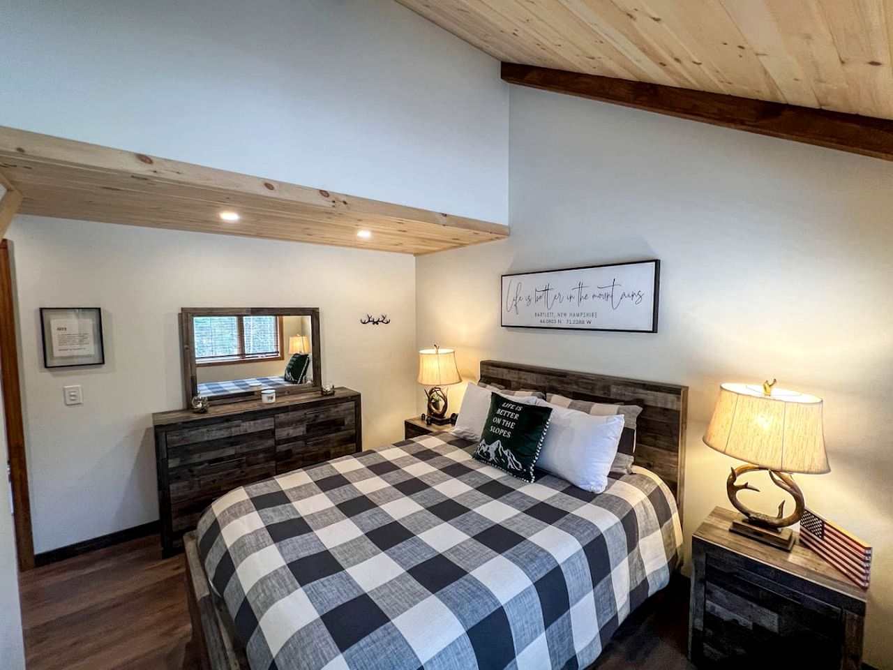 Relaxing Mountainside Cabin with Picnic Space in New Hampshire
