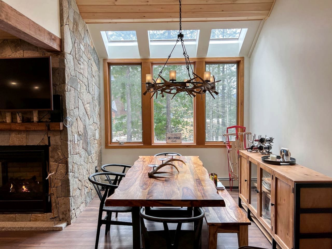 Relaxing Mountainside Cabin with Picnic Space in New Hampshire
