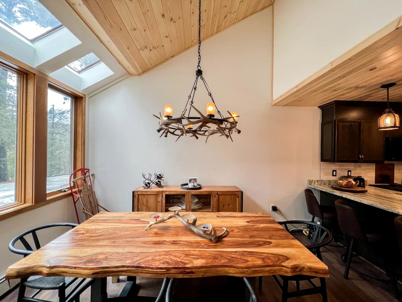 Relaxing Mountainside Cabin with Picnic Space in New Hampshire