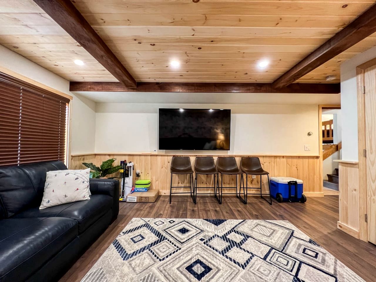 Relaxing Mountainside Cabin with Picnic Space in New Hampshire