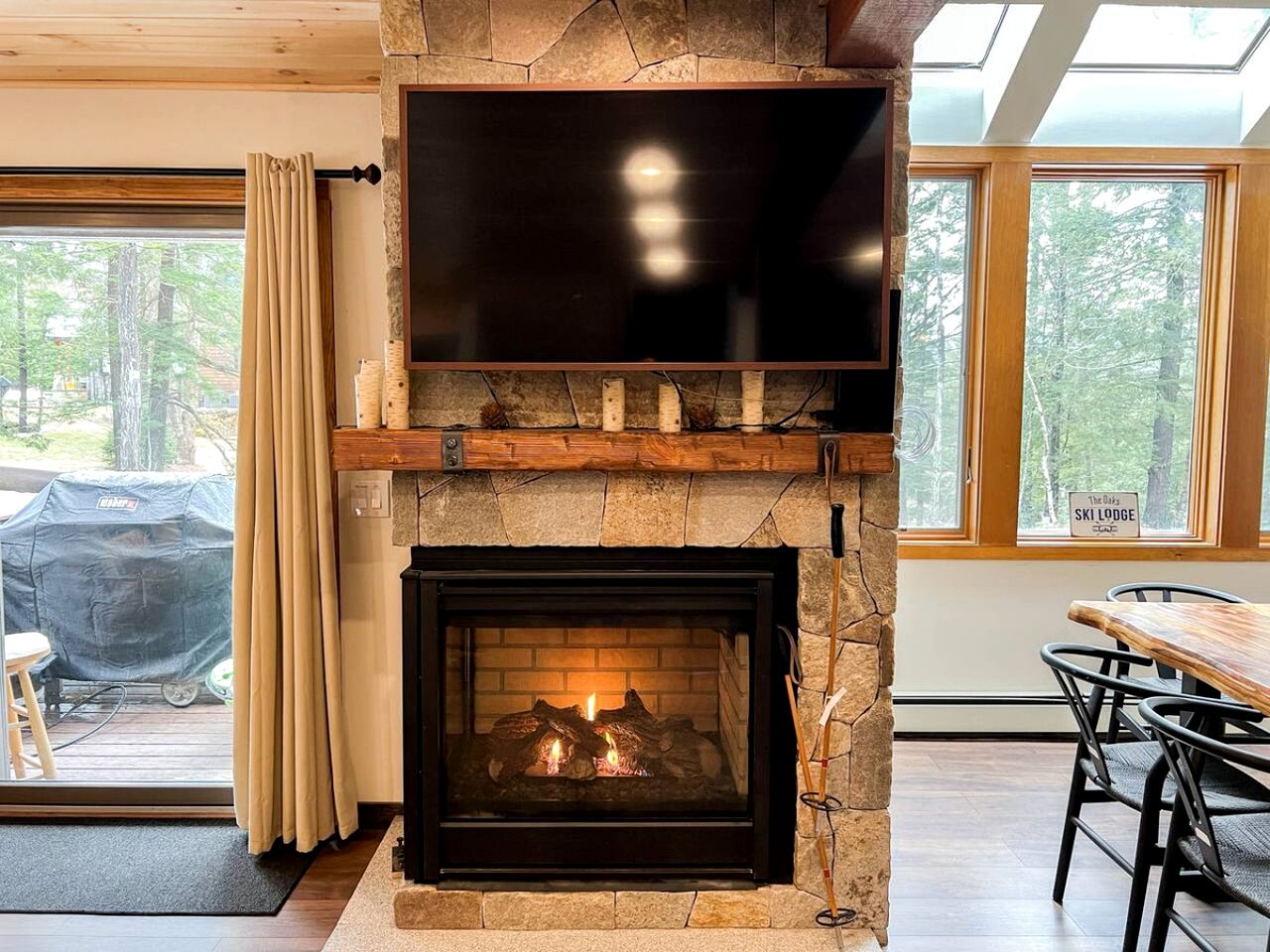 Relaxing Mountainside Cabin with Picnic Space in New Hampshire
