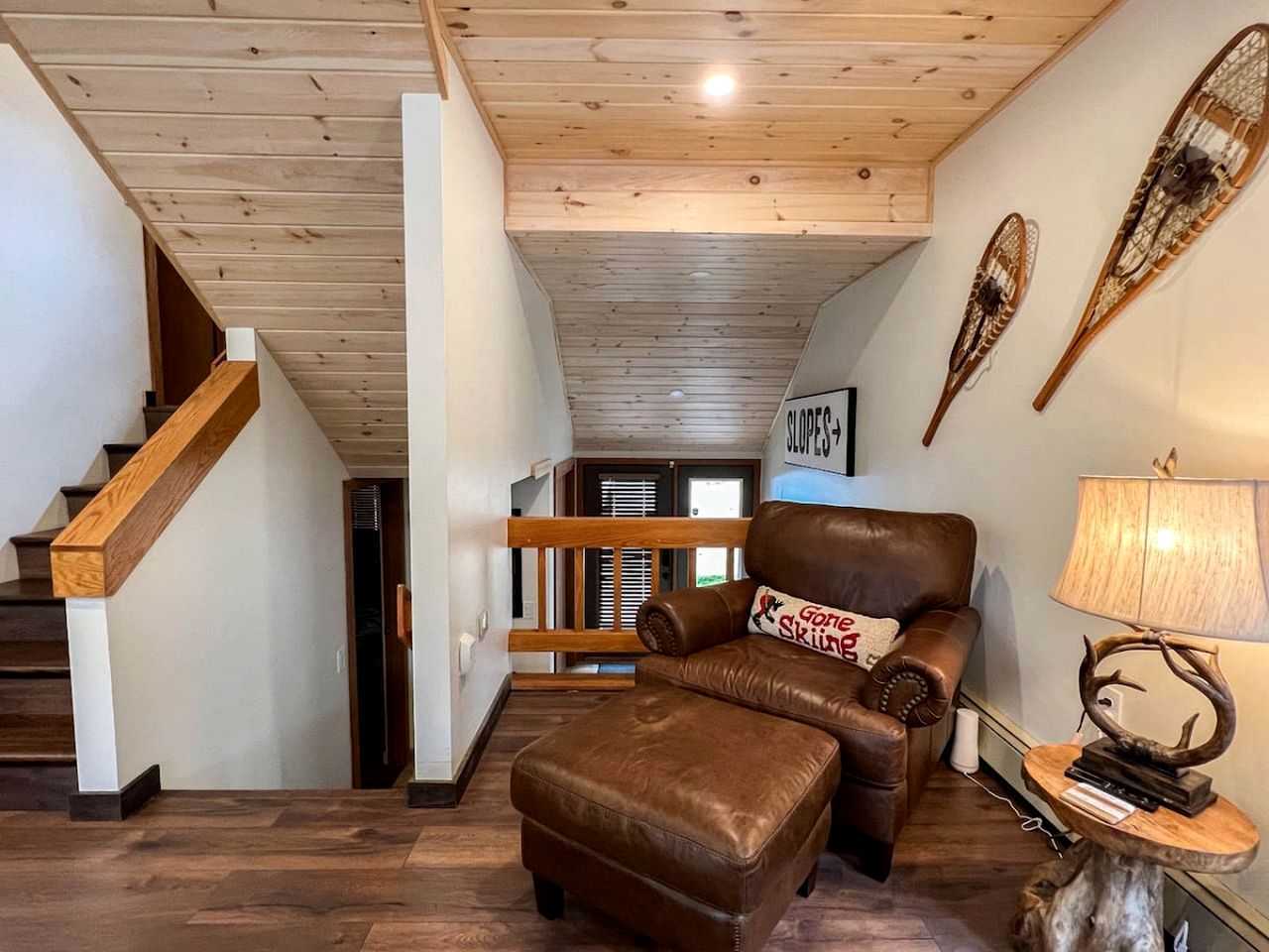 Relaxing Mountainside Cabin with Picnic Space in New Hampshire