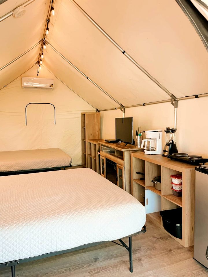 Relaxing Nature Escape to a Riverside Paradise: Luxury Glamping in a Safari Tent near Kingsbury, Texas
