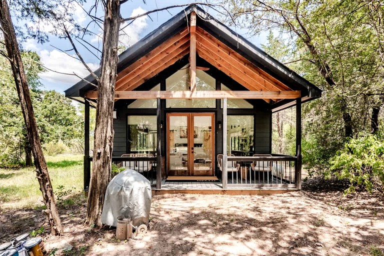 Tranquil Modern Cabin with Friendly Farm Animals & Pond Views Near Cedar Creek, Texas