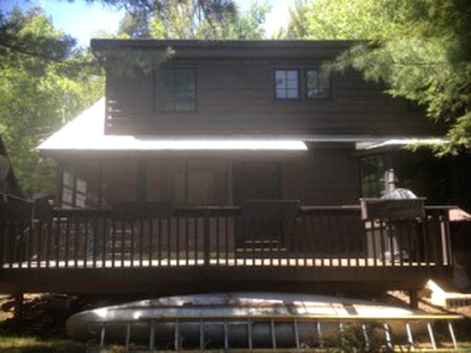 Cabins (Raquette Lake, New York, United States)