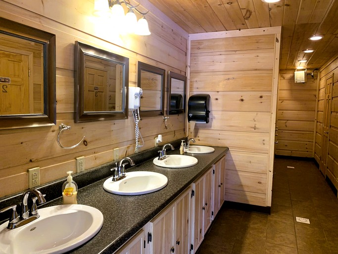 Cabins (United States of America, Monterville, West Virginia)