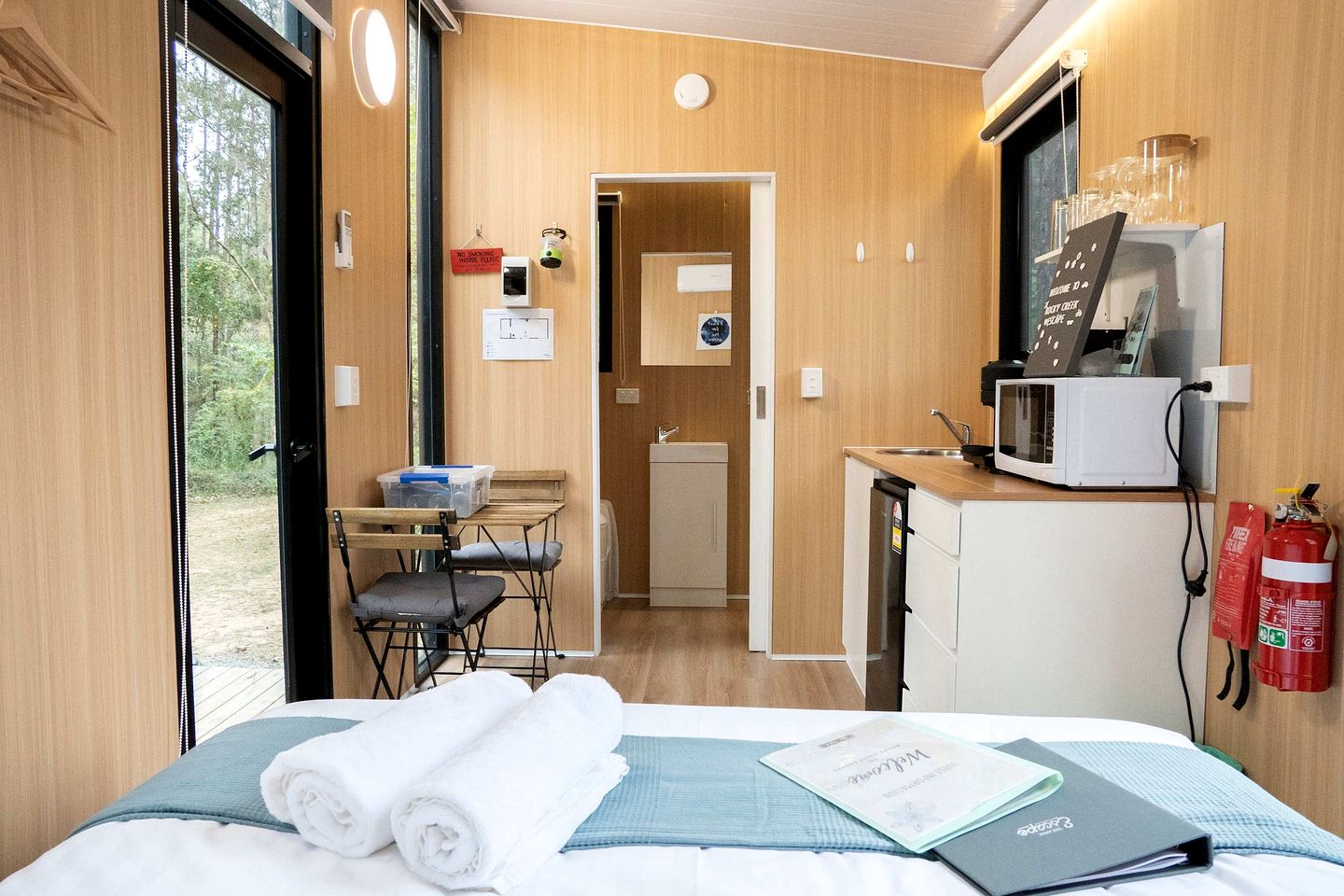 Relaxing Tiny House Escape with Stunning Rocky Creek Views, Nestled in the Foothills of the Bauple Mountains in Glenwood, New South Wales