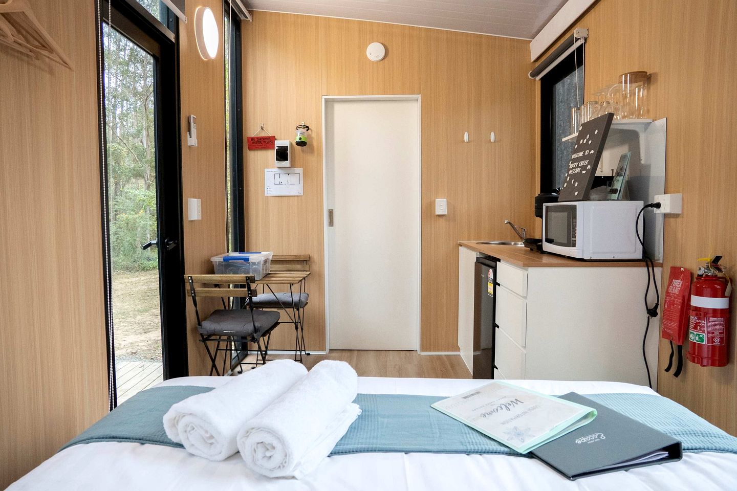 Relaxing Tiny House Escape with Stunning Rocky Creek Views, Nestled in the Foothills of the Bauple Mountains in Glenwood, New South Wales