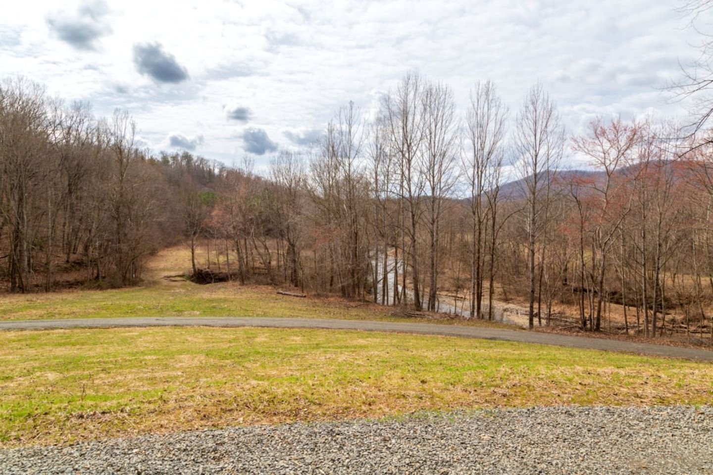 Relaxing Tiny House Nestled Amidst Trees in Madison, Virginia