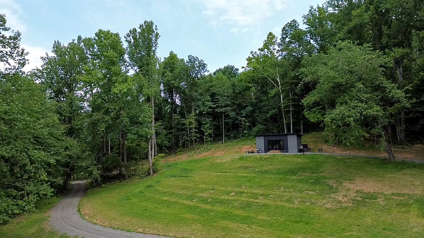 Relaxing Tiny House Nestled Amidst Trees in Madison, Virginia