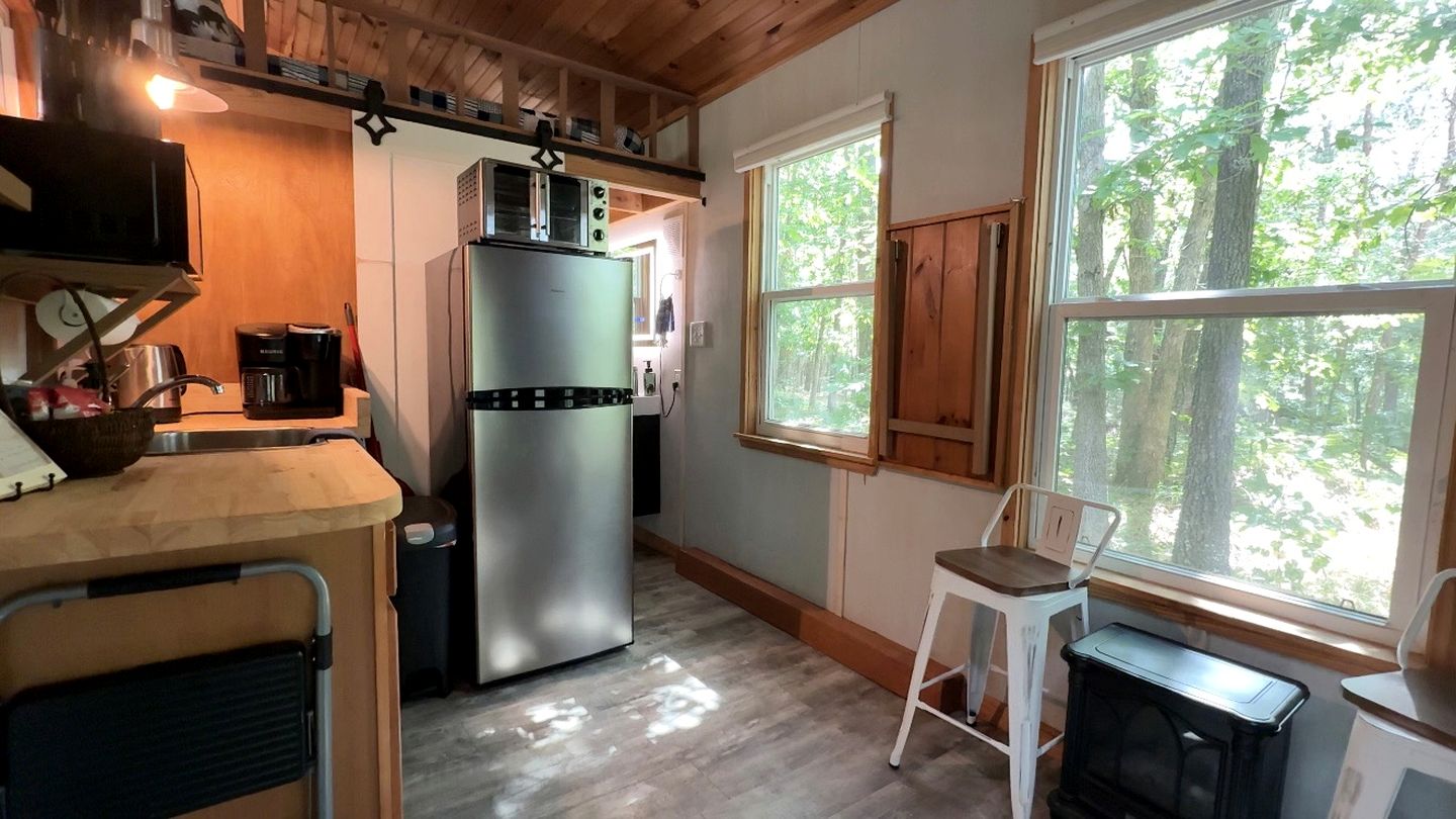 Relaxing Tiny House Surrounded by Trees for a Peaceful Escape in Nature in Mentone, Alabama