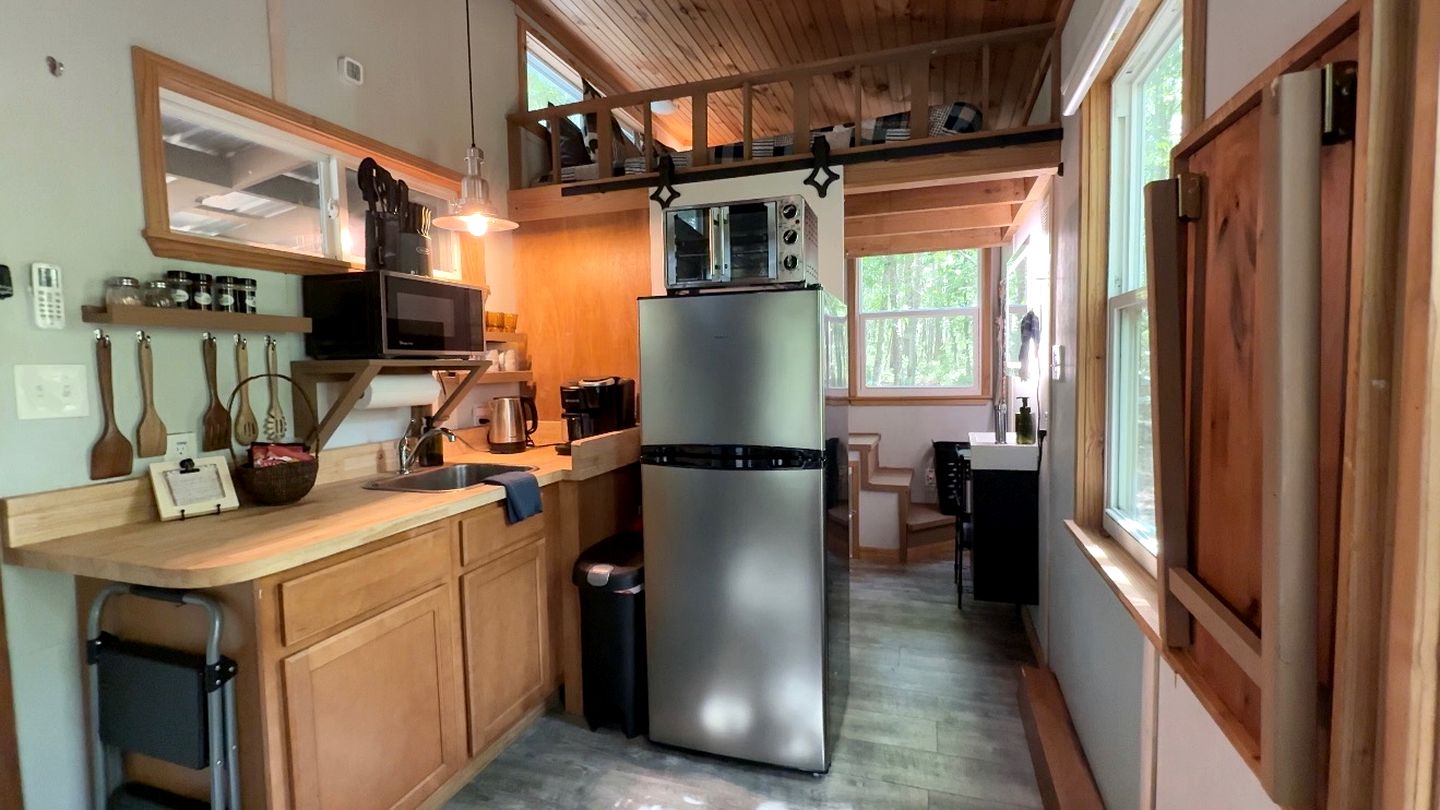 Relaxing Tiny House Surrounded by Trees for a Peaceful Escape in Nature in Mentone, Alabama