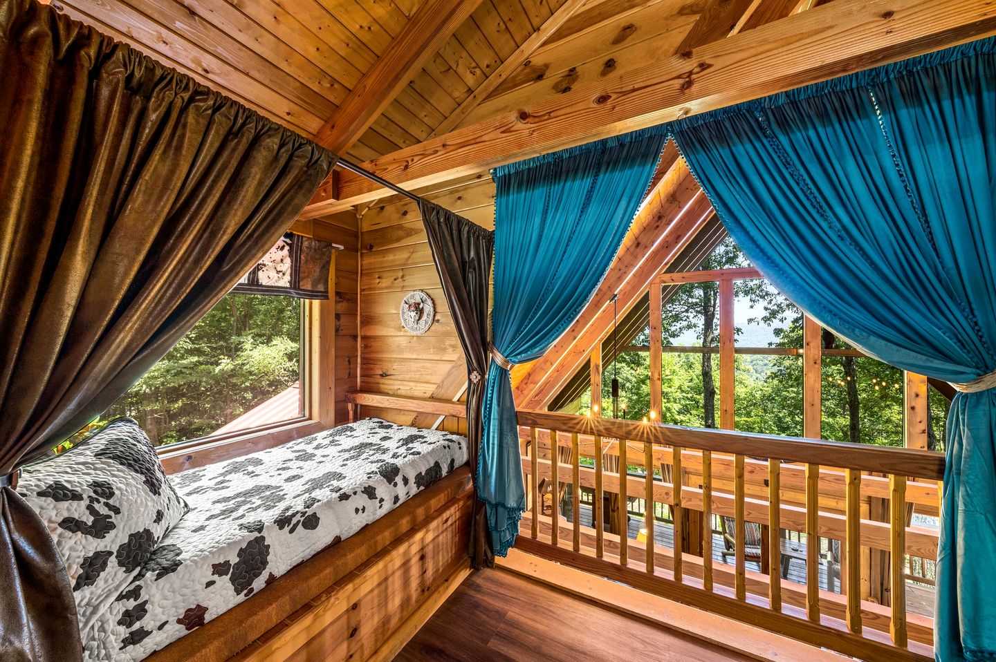 Remarkable Cabin with Screened Porch and Spa in Sevierville, Tennesee