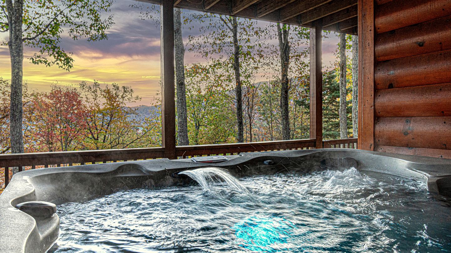 Remarkable Cabin with Screened Porch and Spa in Sevierville, Tennesee