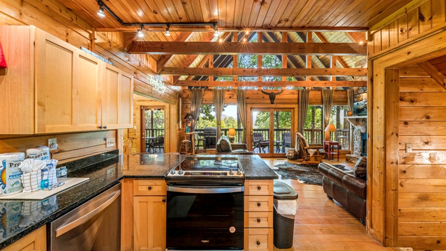 Remarkable Cabin with Screened Porch and Spa in Sevierville, Tennesee