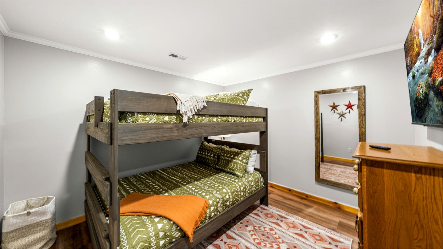 Remarkable Cabin with Screened Porch and Spa in Sevierville, Tennesee