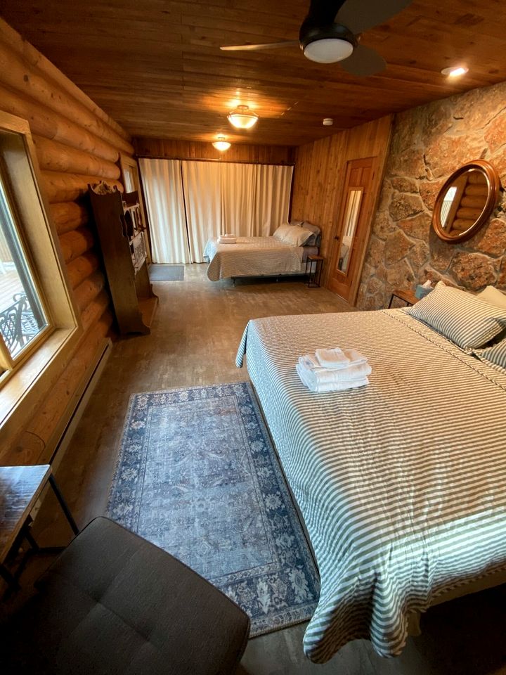 Remodeled Cabin with Pool Table and Hot-Tub in Wyoming