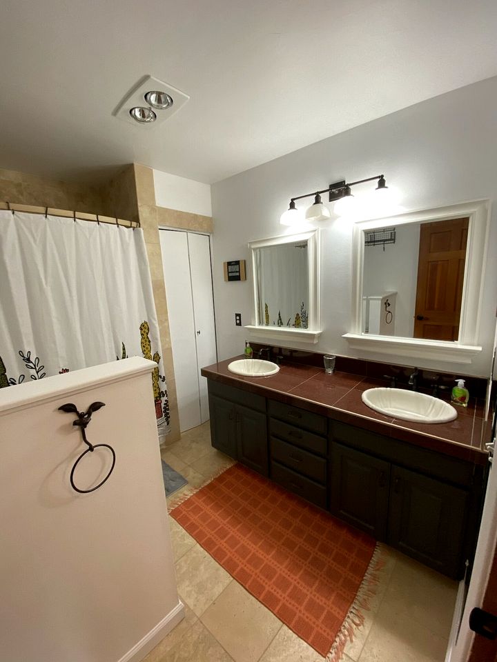 Remodeled Cabin with Pool Table and Hot-Tub in Wyoming