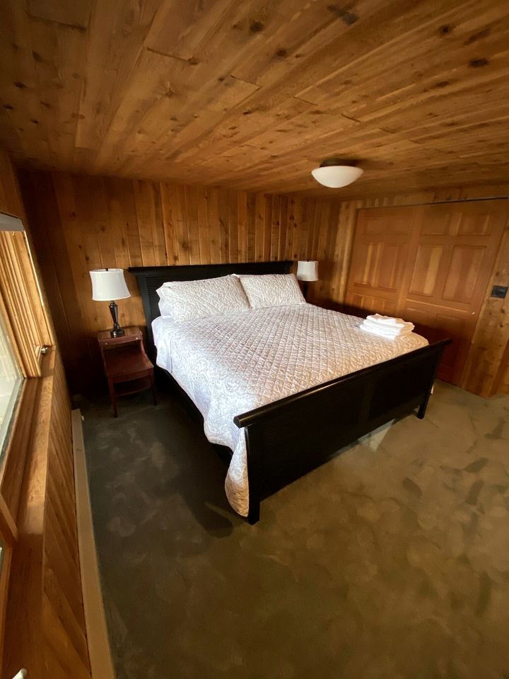 Remodeled Cabin with Pool Table and Hot-Tub in Wyoming