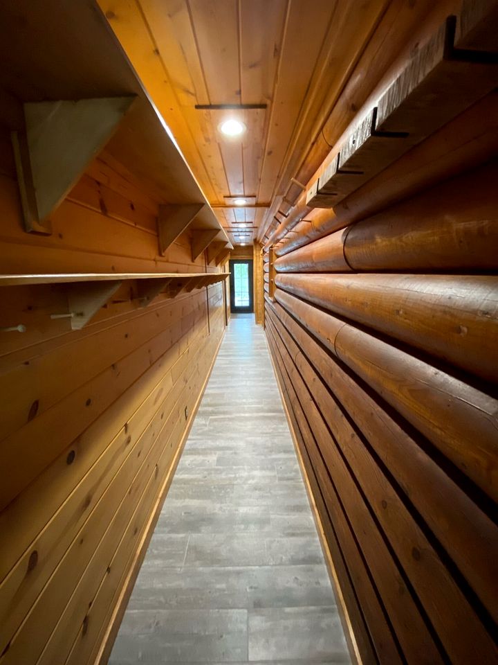 Remodeled Cabin with Pool Table and Hot-Tub in Wyoming