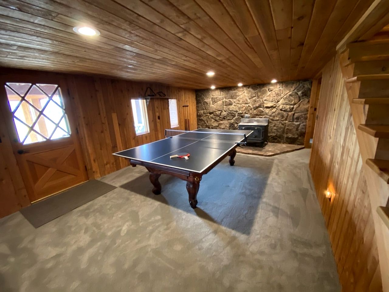 Remodeled Cabin with Pool Table and Hot-Tub in Wyoming