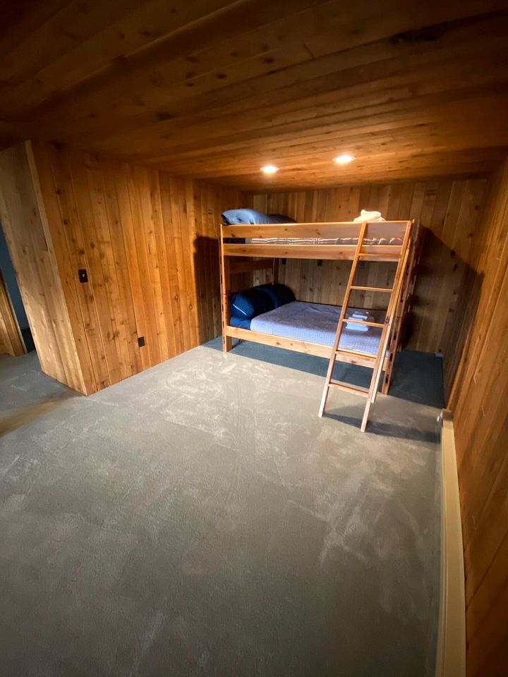 Remodeled Cabin with Pool Table and Hot-Tub in Wyoming