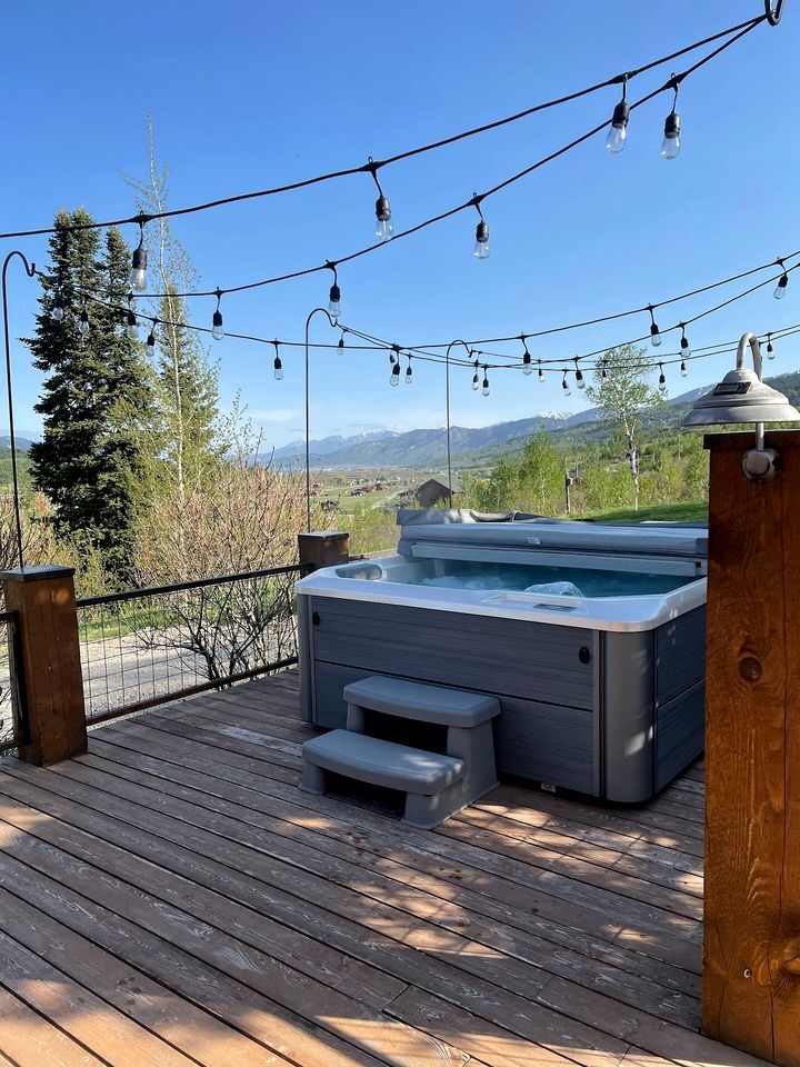 Remodeled Cabin with Pool Table and Hot-Tub in Wyoming