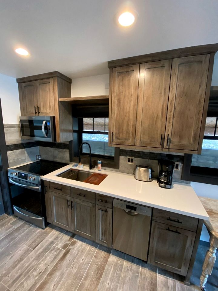 Remodeled Cabin with Pool Table and Hot-Tub in Wyoming