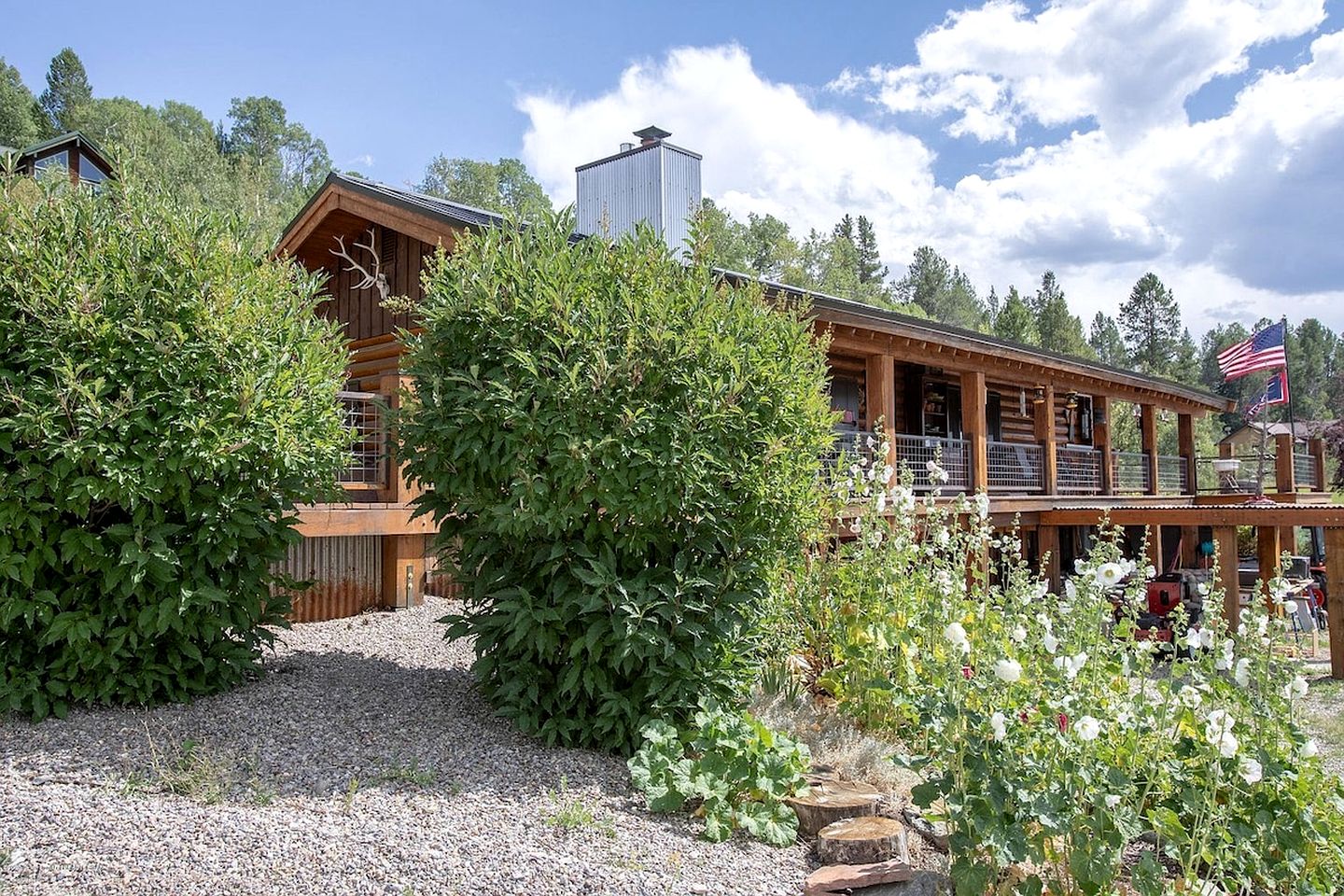 Remodeled Cabin with Pool Table and Hot-Tub in Wyoming