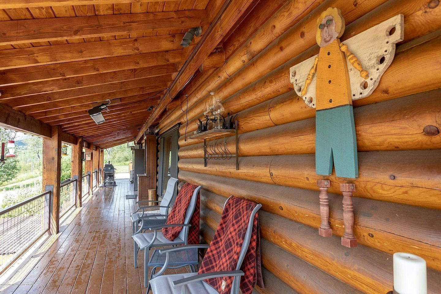 Remodeled Cabin with Pool Table and Hot-Tub in Wyoming