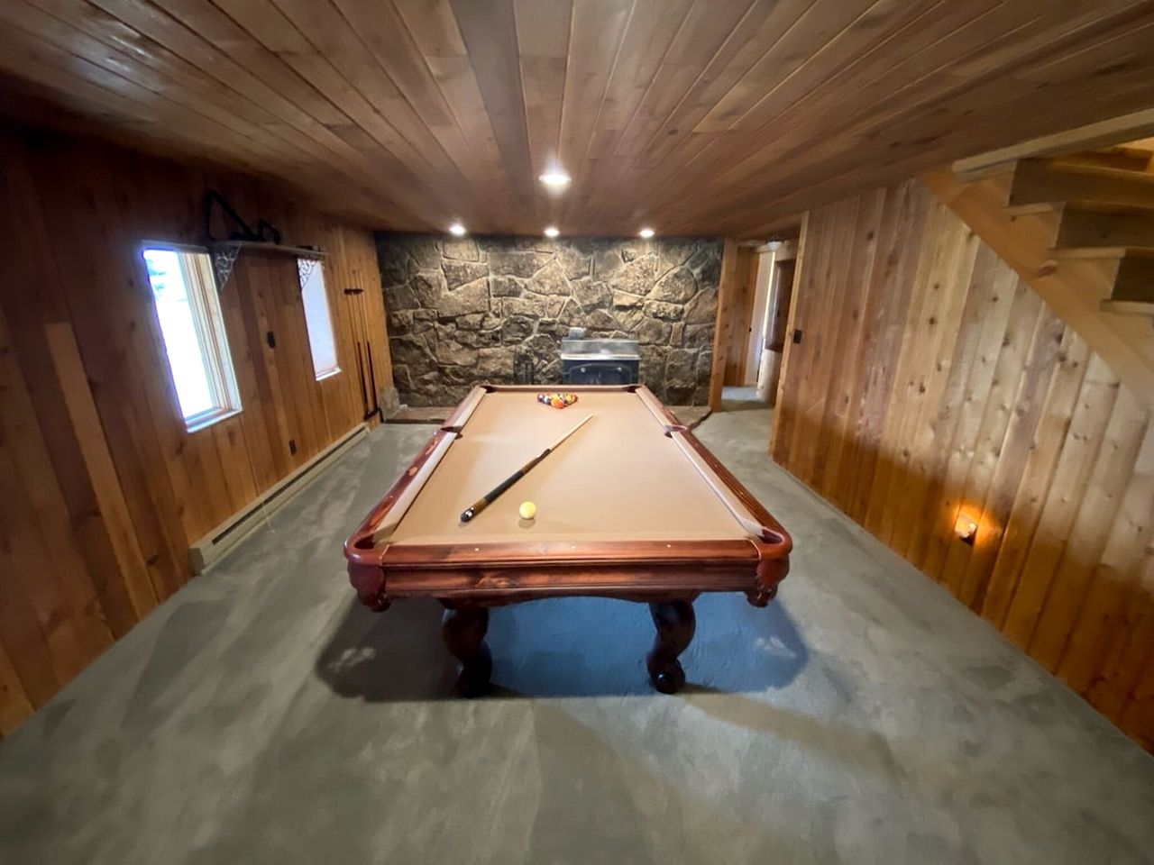 Remodeled Cabin with Pool Table and Hot-Tub in Wyoming