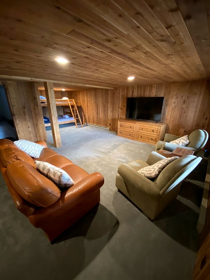 Remodeled Cabin with Pool Table and Hot-Tub in Wyoming